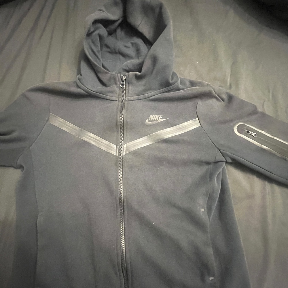 Black nike tech